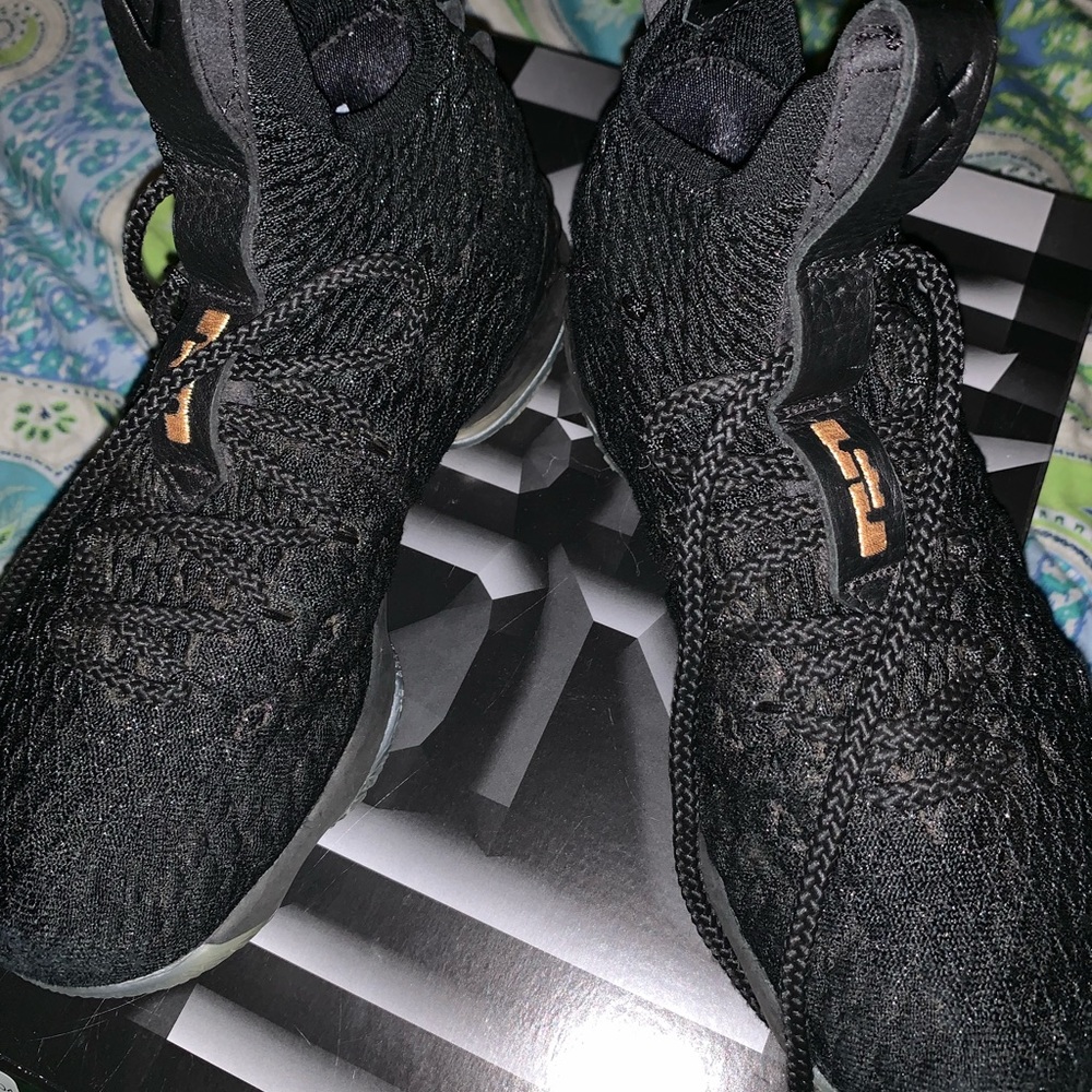 Boys lebrons size 4y w box